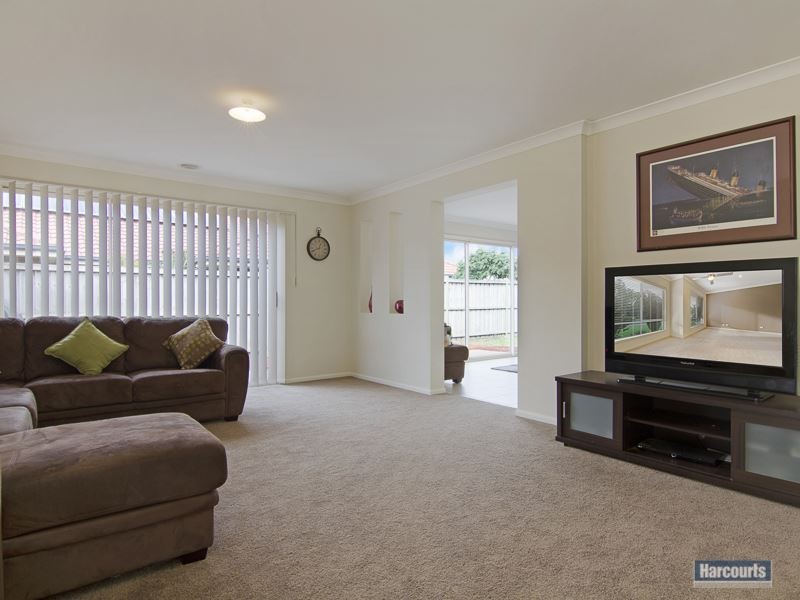 35 Lyndhurst Square, Drouin VIC 3818