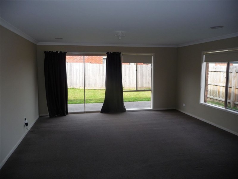42 Springwater Drive, Drouin VIC 3818