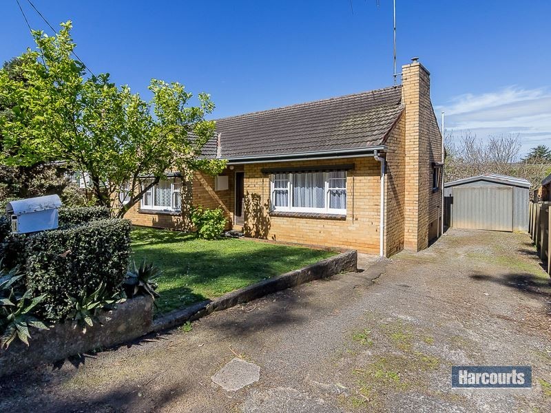 13 Railway Avenue, Drouin VIC 3818