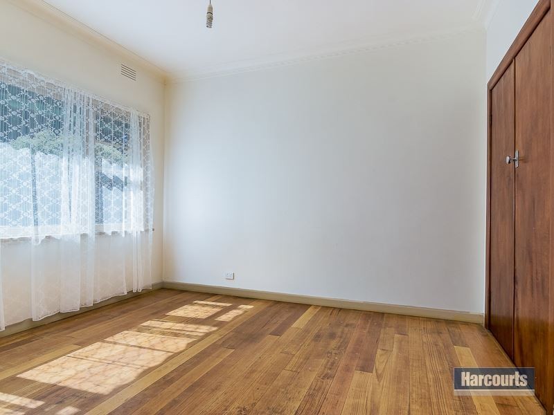 13 Railway Avenue, Drouin VIC 3818