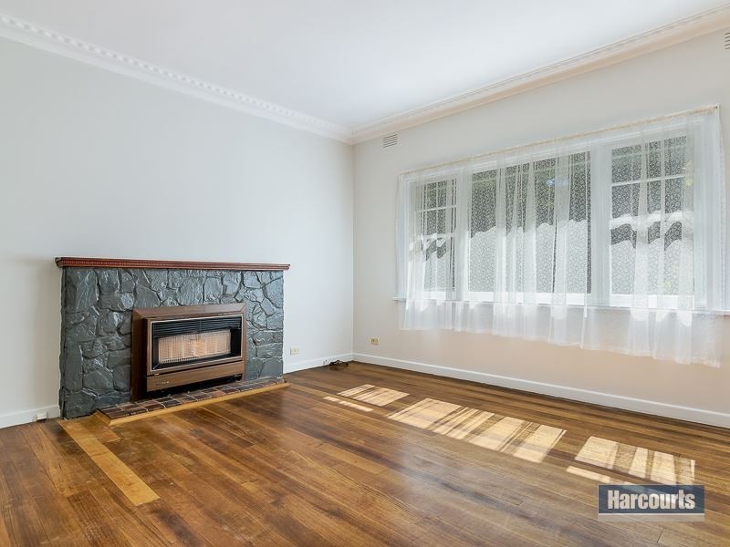 13 Railway Avenue, Drouin VIC 3818