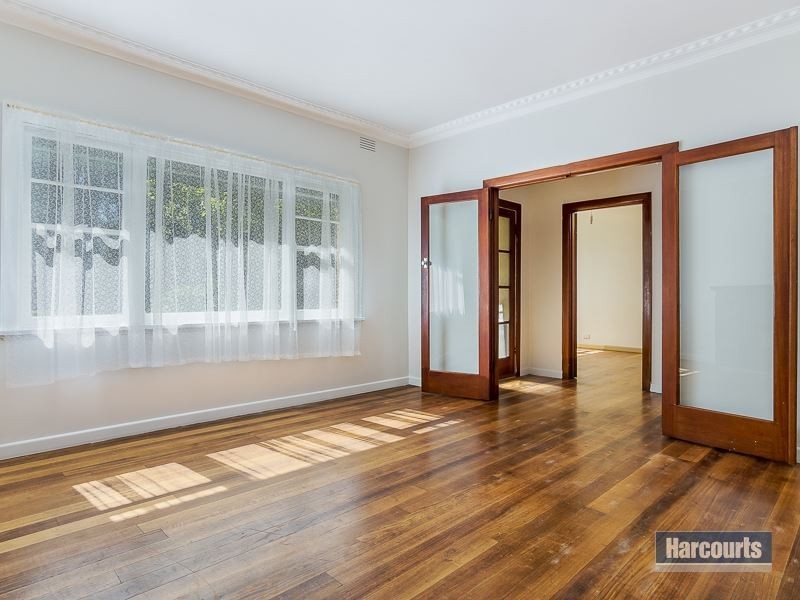 13 Railway Avenue, Drouin VIC 3818