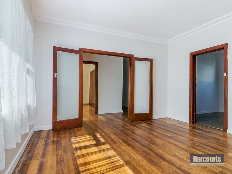 13 Railway Avenue, Drouin VIC 3818