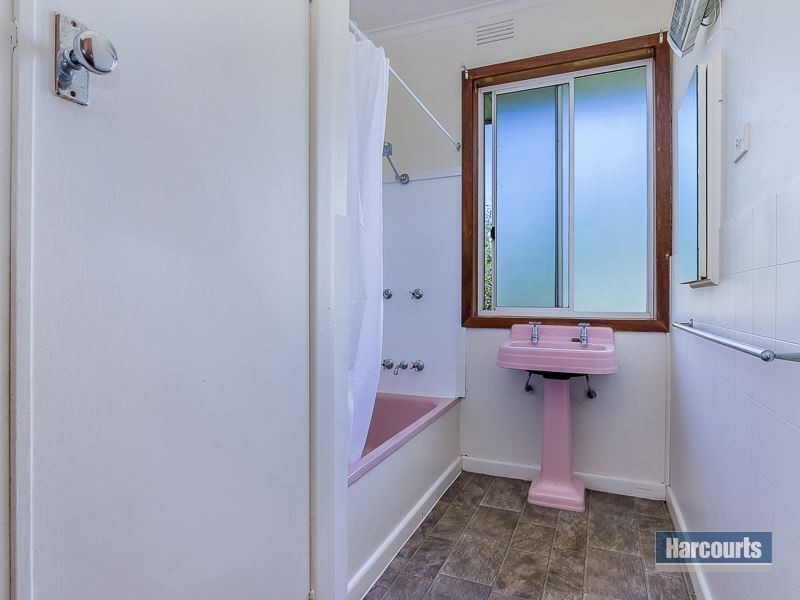 13 Railway Avenue, Drouin VIC 3818