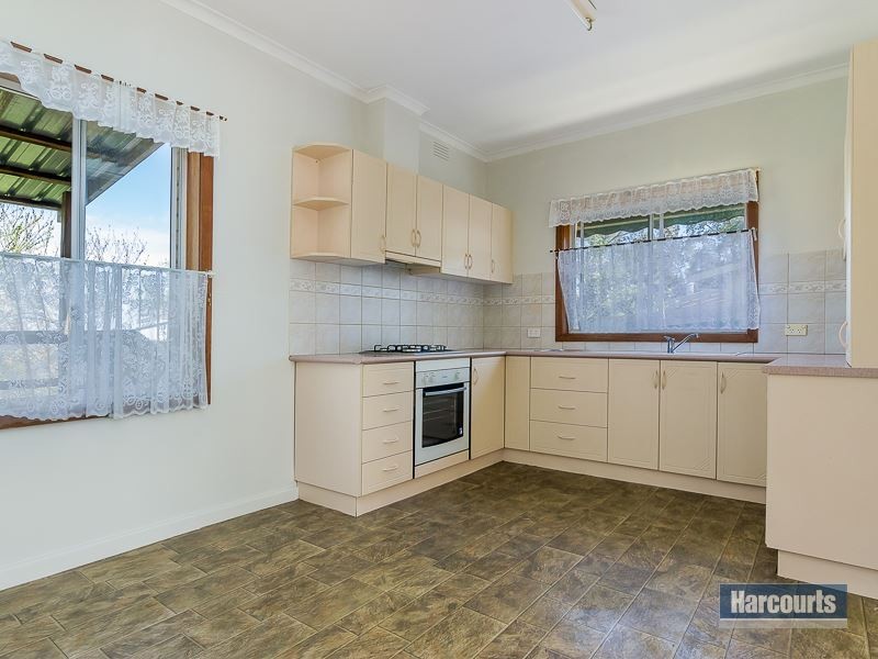 13 Railway Avenue, Drouin VIC 3818