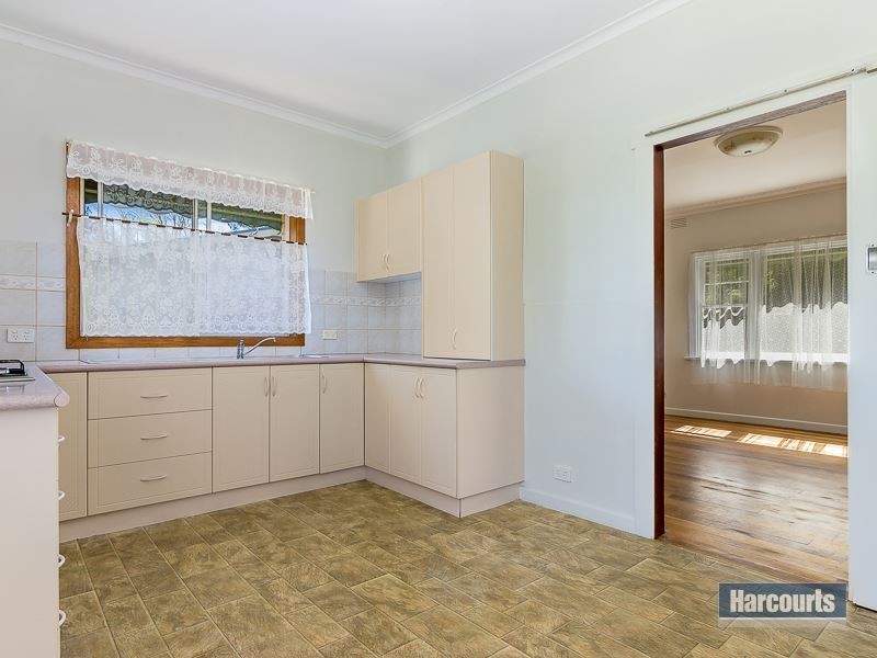 13 Railway Avenue, Drouin VIC 3818