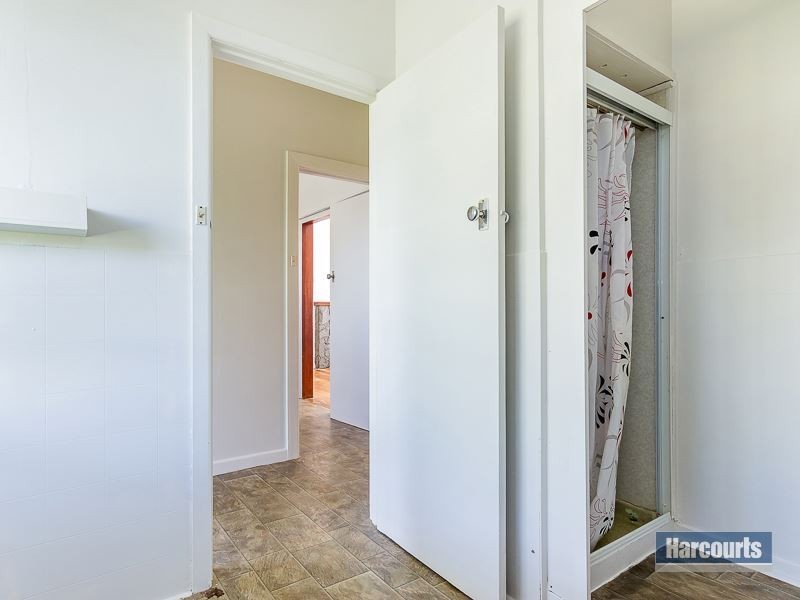 13 Railway Avenue, Drouin VIC 3818