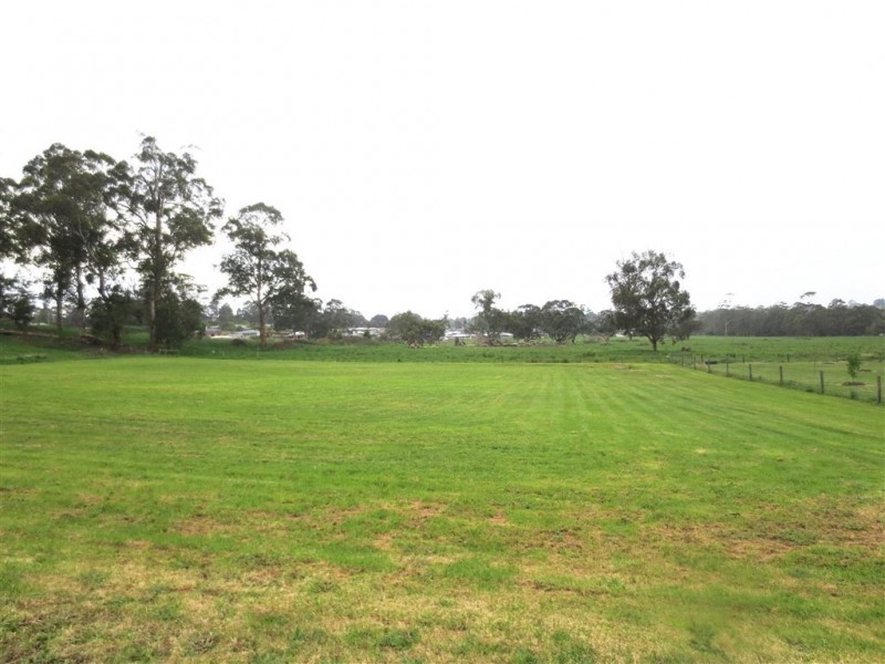 25 Bunjil Drive, Drouin VIC 3818