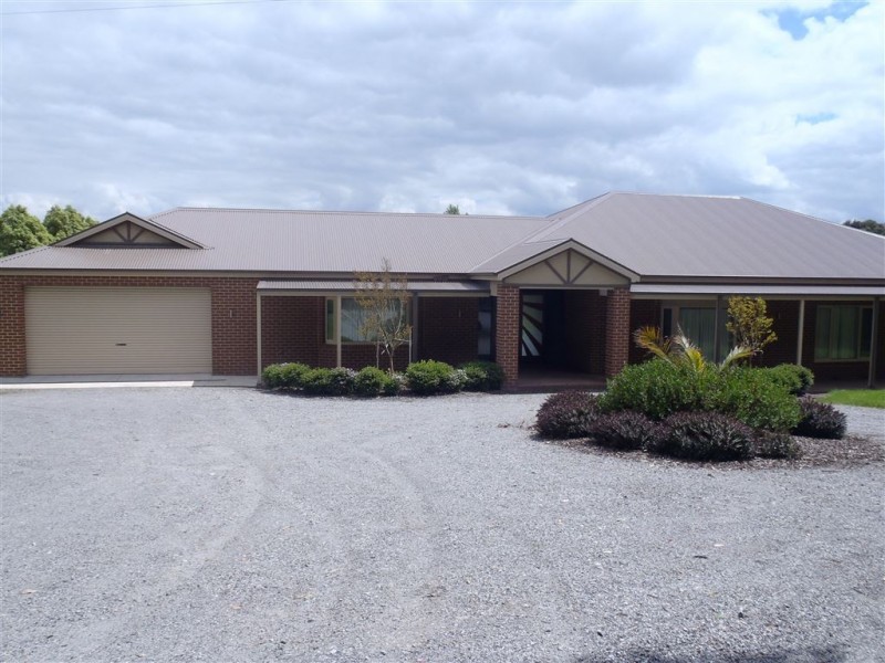 32 Thompson Road, Drouin South VIC 3818