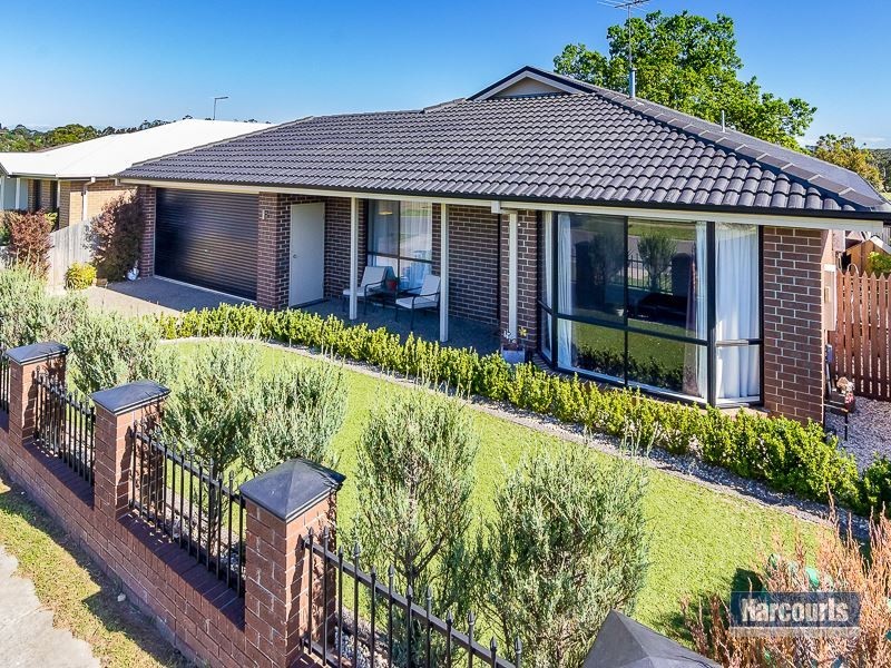 27 Springwater Drive, Drouin VIC 3818