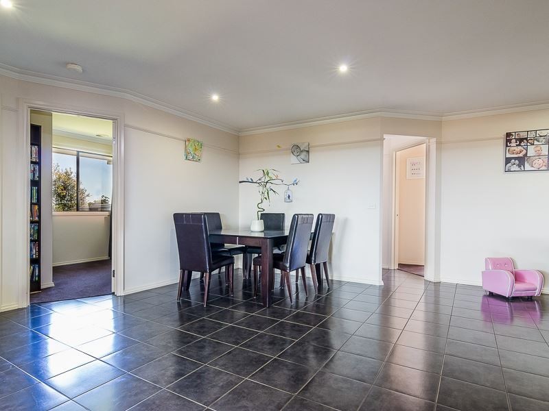27 Springwater Drive, Drouin VIC 3818