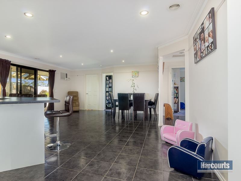 27 Springwater Drive, Drouin VIC 3818