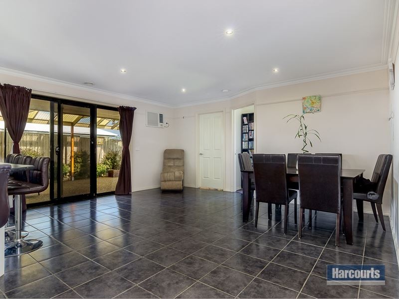 27 Springwater Drive, Drouin VIC 3818