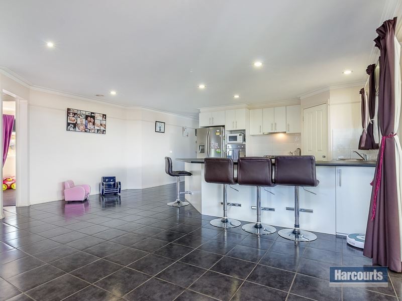 27 Springwater Drive, Drouin VIC 3818