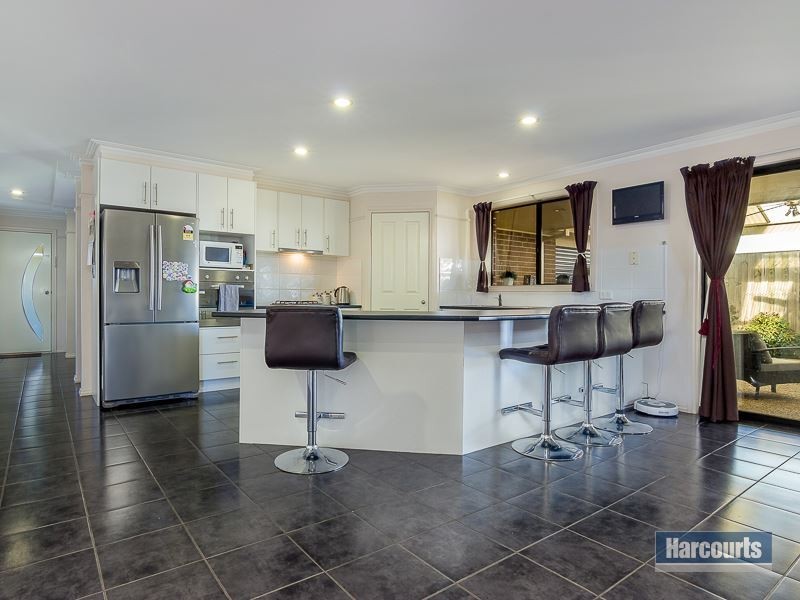 27 Springwater Drive, Drouin VIC 3818