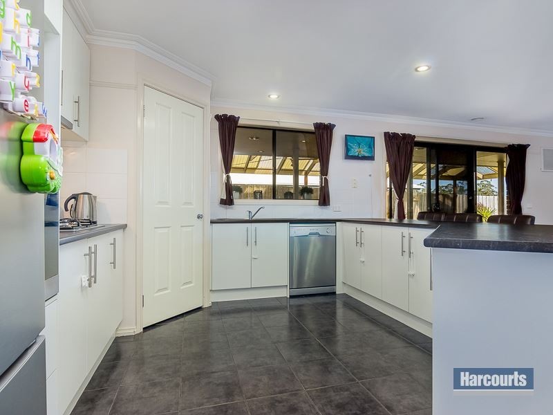 27 Springwater Drive, Drouin VIC 3818