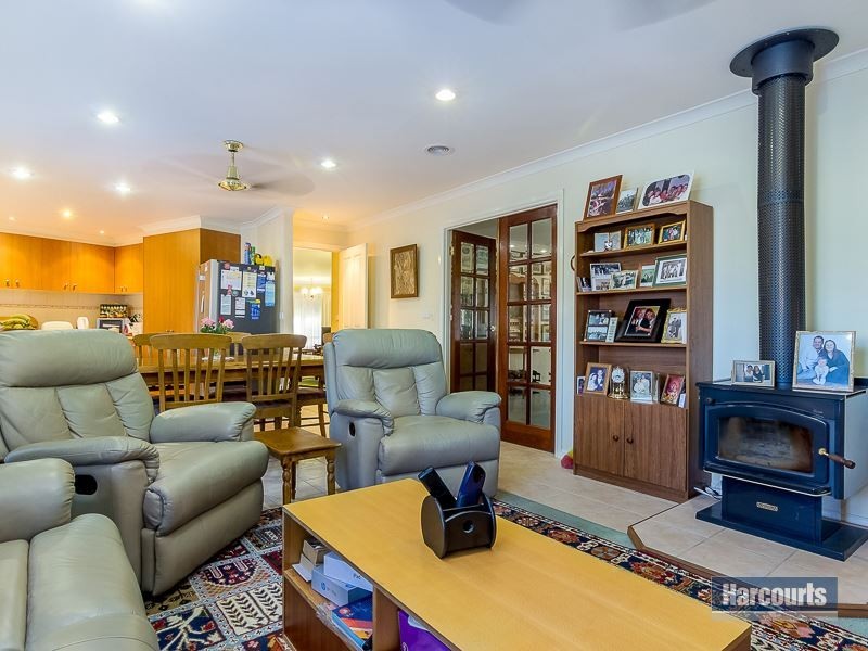 63 Fairway Drive, Drouin VIC 3818