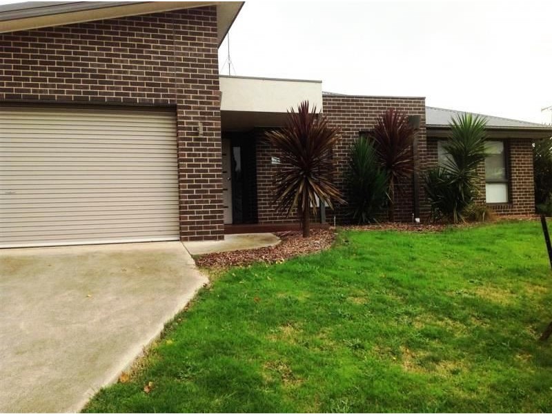 24 McMillan Drive, Warragul VIC 3820