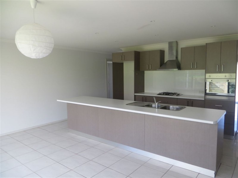 24 McMillan Drive, Warragul VIC 3820