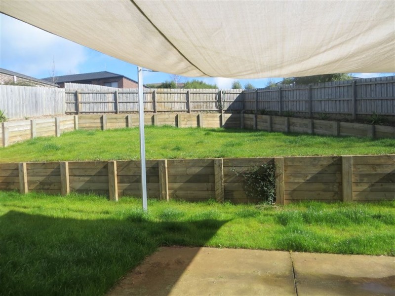 24 McMillan Drive, Warragul VIC 3820