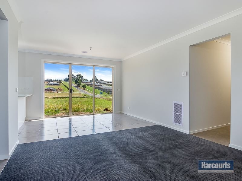 2/73 Victoria Street, Drouin VIC 3818