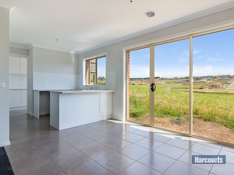 2/73 Victoria Street, Drouin VIC 3818