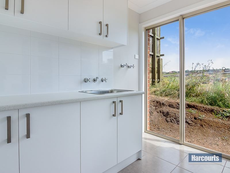 2/73 Victoria Street, Drouin VIC 3818