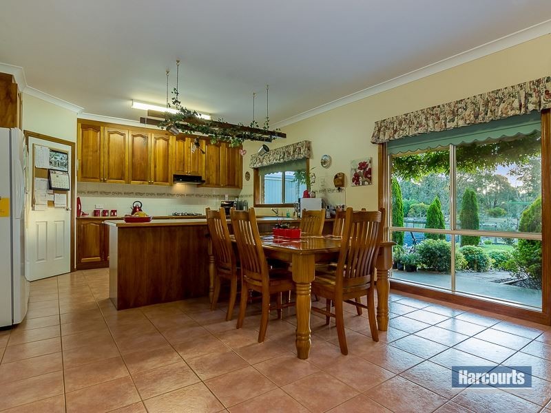 54 Fairway Drive, Drouin VIC 3818