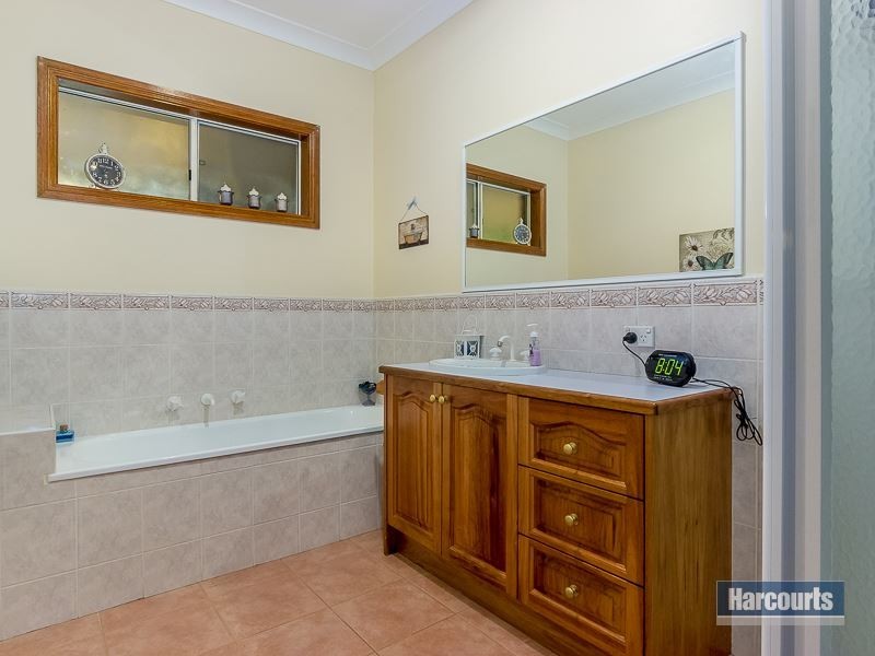 54 Fairway Drive, Drouin VIC 3818