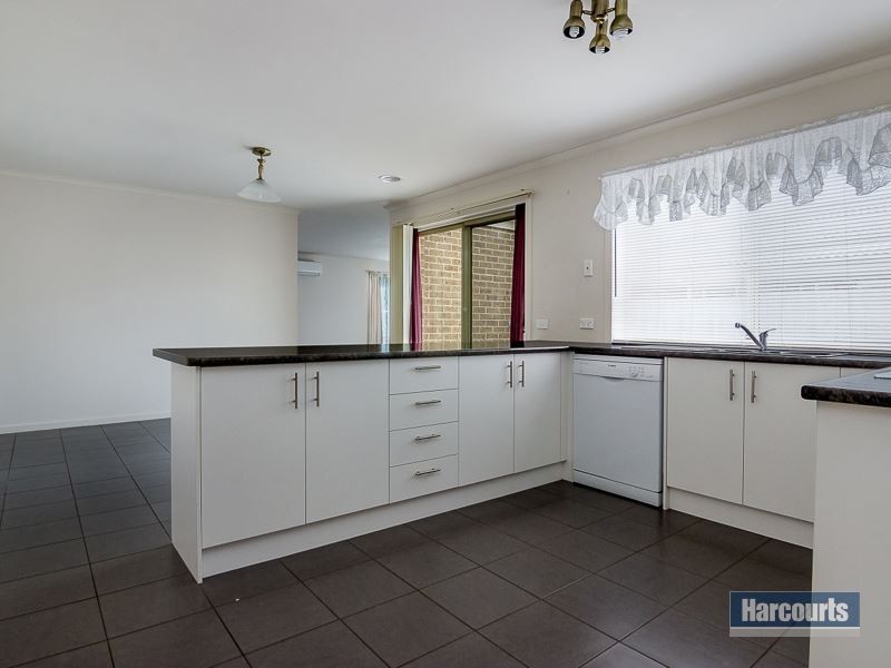 6 Lomandra Court, Drouin VIC 3818