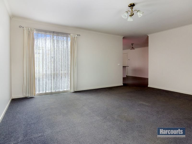 6 Lomandra Court, Drouin VIC 3818