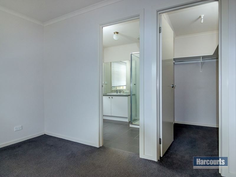 6 Lomandra Court, Drouin VIC 3818