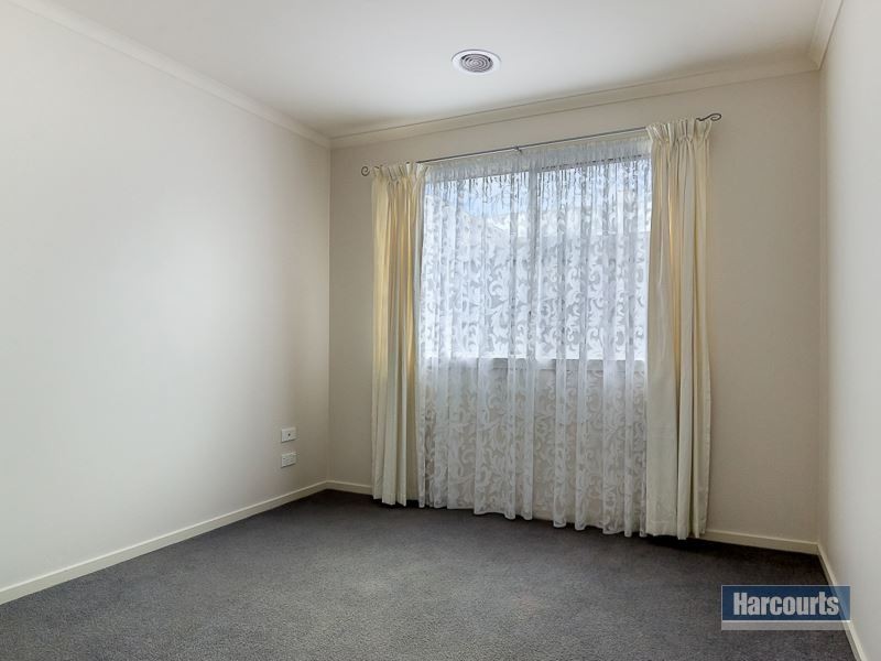 6 Lomandra Court, Drouin VIC 3818