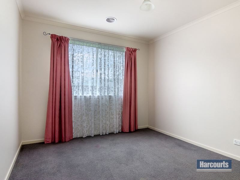 6 Lomandra Court, Drouin VIC 3818