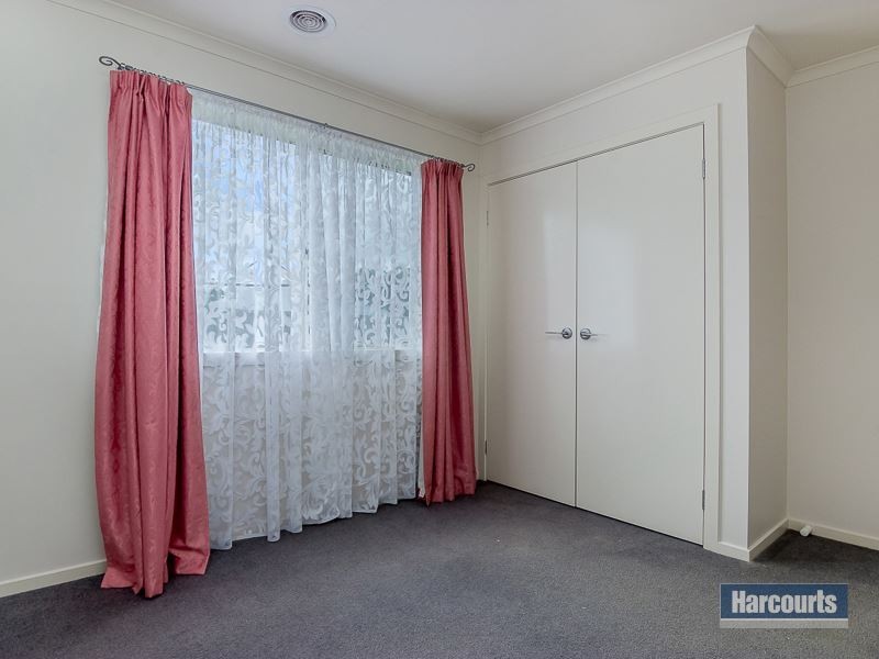 6 Lomandra Court, Drouin VIC 3818