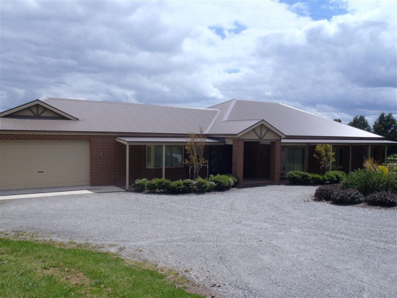 32 Thompson Road, Drouin South VIC 3818
