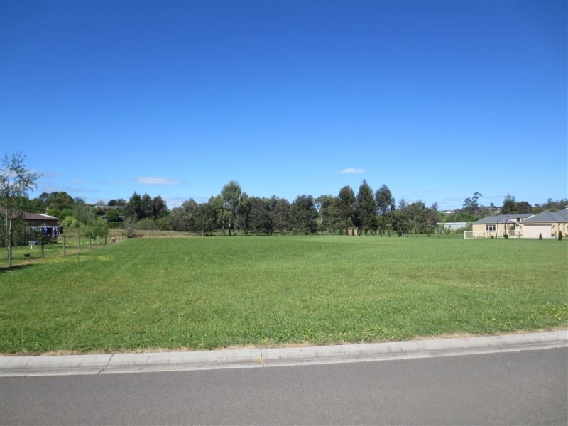 4 Carlile Court, Drouin VIC 3818