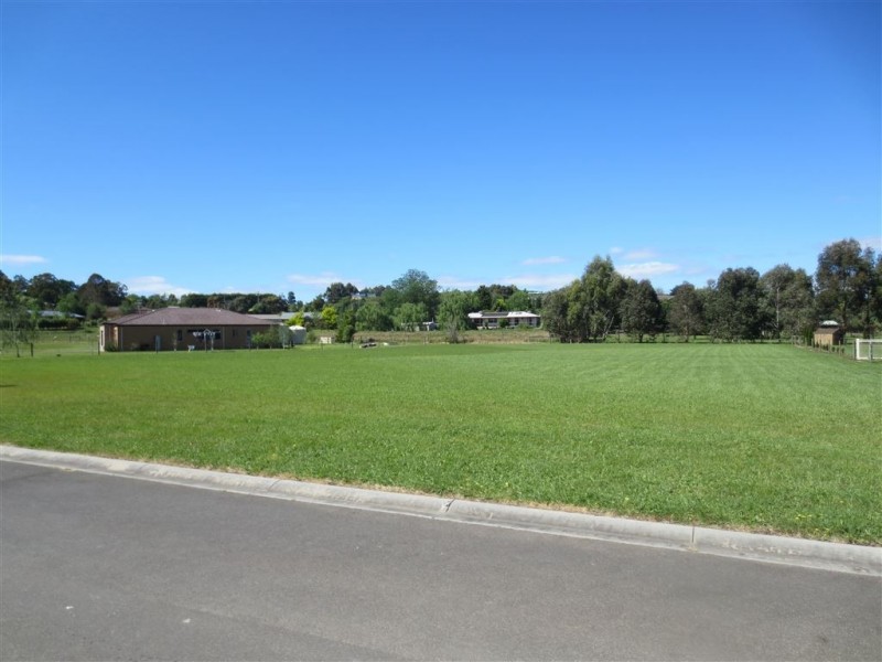 4 Carlile Court, Drouin VIC 3818