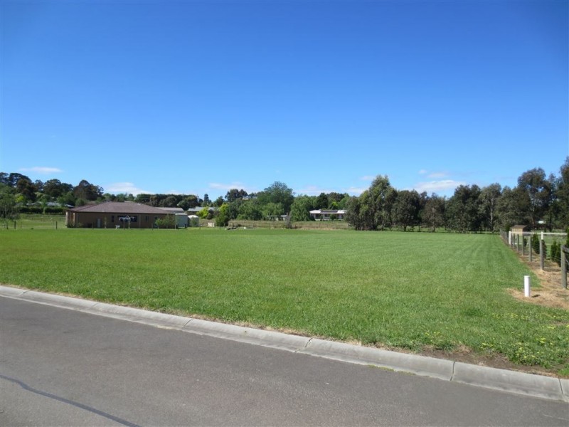4 Carlile Court, Drouin VIC 3818