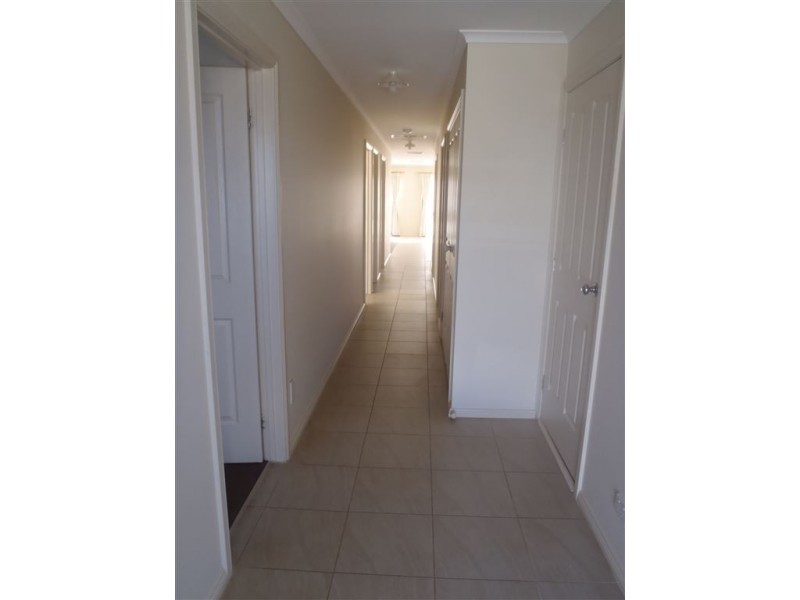 4 Richie Court, Drouin VIC 3818