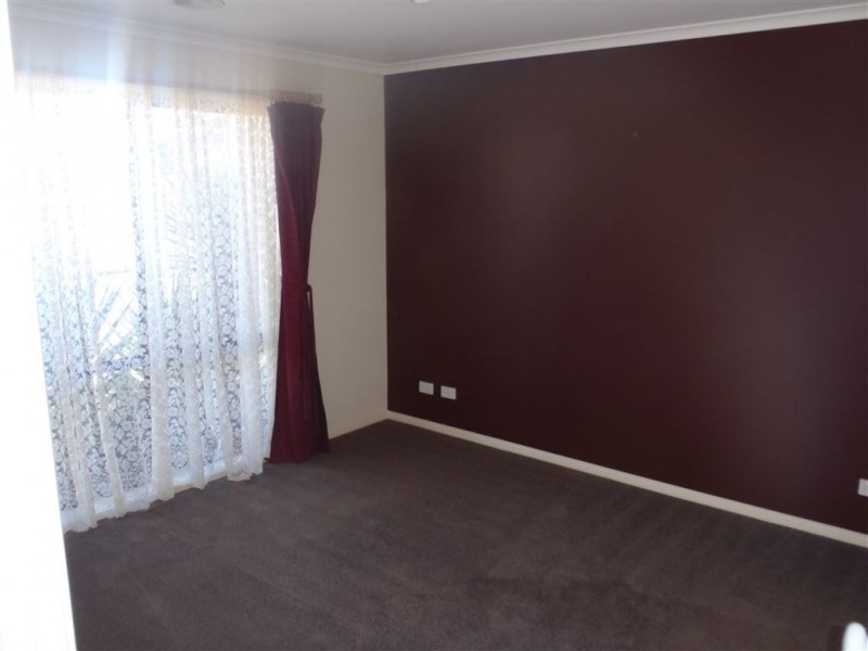 4 Richie Court, Drouin VIC 3818