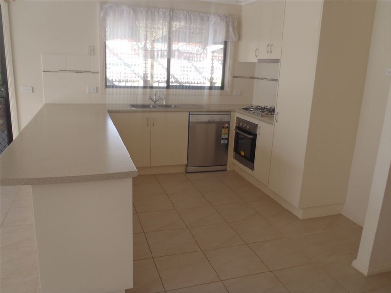 4 Richie Court, Drouin VIC 3818