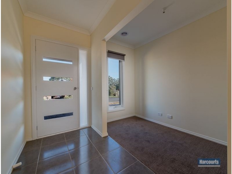 9 Holland St, Drouin VIC 3818