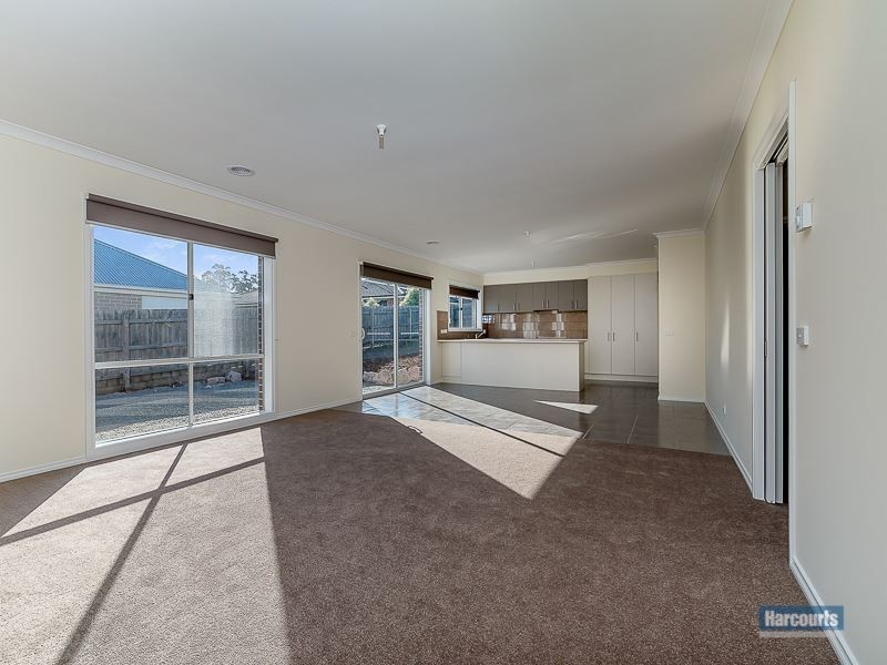 9 Holland St, Drouin VIC 3818