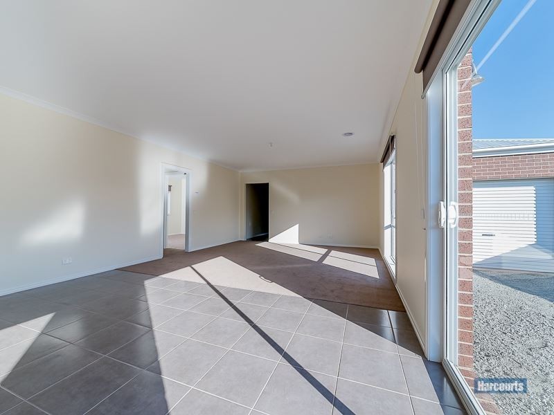 9 Holland St, Drouin VIC 3818