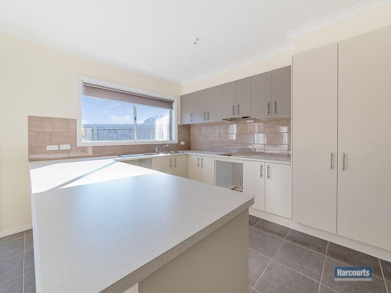 9 Holland St, Drouin VIC 3818