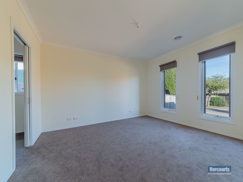 9 Holland St, Drouin VIC 3818