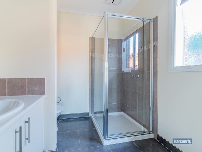 9 Holland St, Drouin VIC 3818