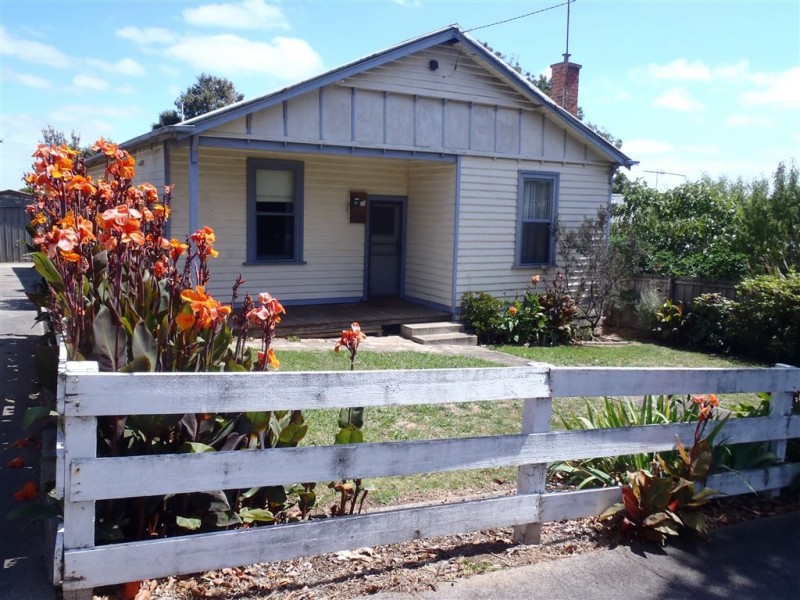 16 Church Street, Drouin VIC 3818