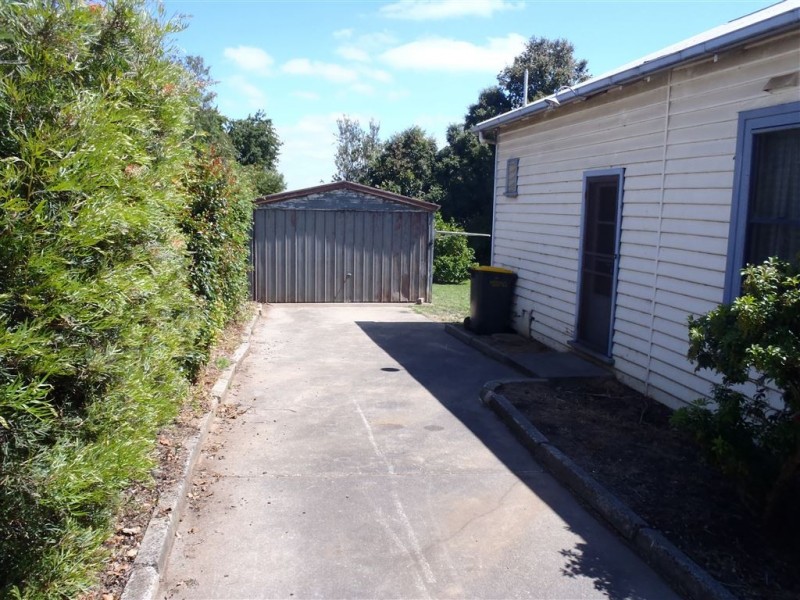 16 Church Street, Drouin VIC 3818